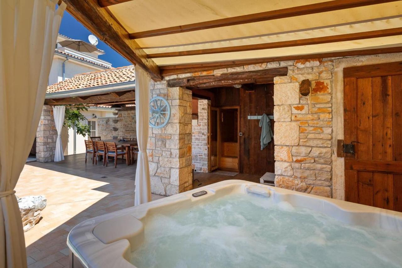 Family Villa Elizabeta With Pool In Umag Cepljani Extérieur photo